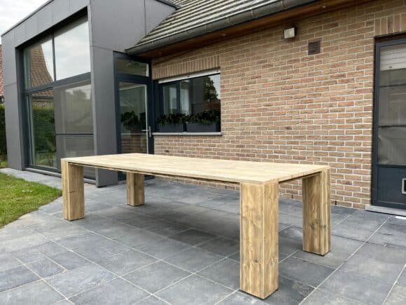 Steigerhouten tafel Chicago met robuuste blokpoten