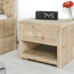 Steigerhouten nachtkast Levan met een lade en een boekenvakje