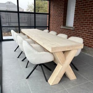 Steigerhouten tafel Kinsey met robuuste X-poten