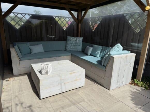 Steigerhouten loungebank Arona met strak design