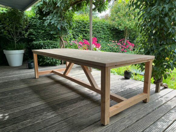 Douglashout tuintafel Rupert met dwarsbalken