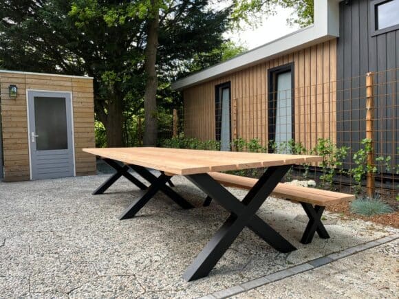 Douglashouten tuintafel Hamer met industriele X poten