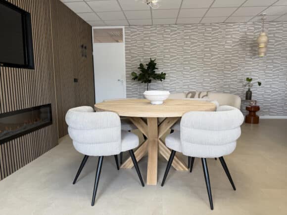 Eikenhouten tafel Trego met houten matrixpoot