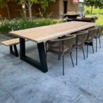 Tuintafel Oscar douglashout met stalen trapezium poten