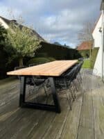 Tuintafel Oscar douglashout met stalen trapezium poten