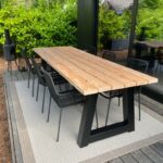 Tuintafel Oscar douglashout met stalen trapezium poten