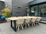 Tuintafel Oscar douglashout met stalen trapezium poten