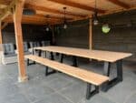 Tuintafel Oscar douglashout met stalen trapezium poten