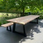 Tuintafel Oscar douglashout met stalen trapezium poten