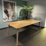 Eettafel Dente mangohout met ronde poten en deens ovaal blad