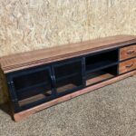 Tv-meubel mangohout Momu met laden en deuren