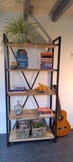 Eikenhouten boekenkast / vakkenkast Bella met stalen frame