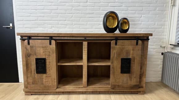 Deuren open mangohouten kast Aart