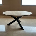 Eikenhouten tafel Jobe met stalen 3 poot