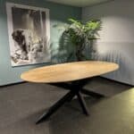 Mangohouten ovale tafel Haan met verjongde rand en spinpoot