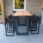 Douglashouten statafel Pleun met stalen U poten