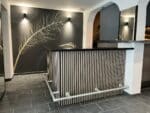 Eikenhouten toonbank Victoria met akoestische panelen