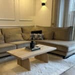 Eikenhouten salontafel Merel met organische vorm poten