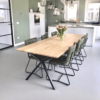 Eikenhouten tafel Bloem met stalen scissor poten