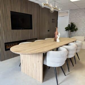 Eikenhouten tafel Sterre