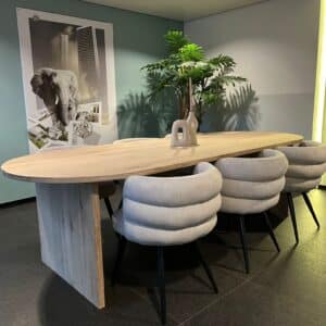 Eikenhouten tafel Sterre met halfrond blad