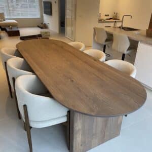 Eikenhouten tafel Sterre met halfrond blad