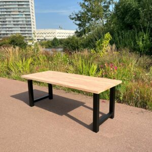 Douglashouten tuintafel Brian met stalen H poten