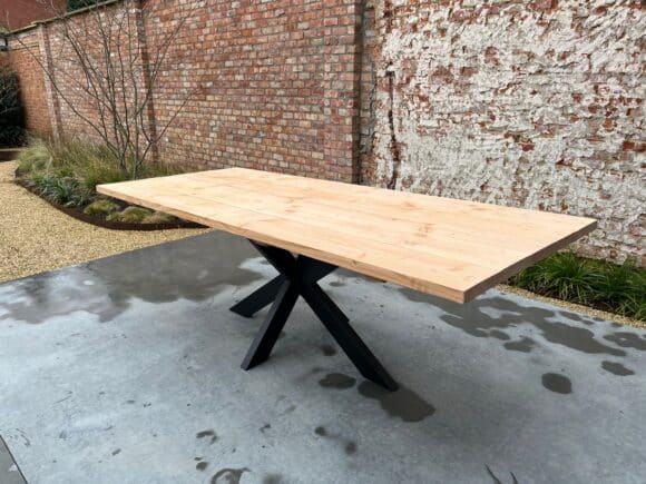 Douglashouten tuintafel Andre met matrixpoot