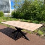Douglashouten tuintafel Claudia met stalen matrixpoot