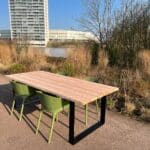 Douglashouten tuintafel Madelon met stalen U poten