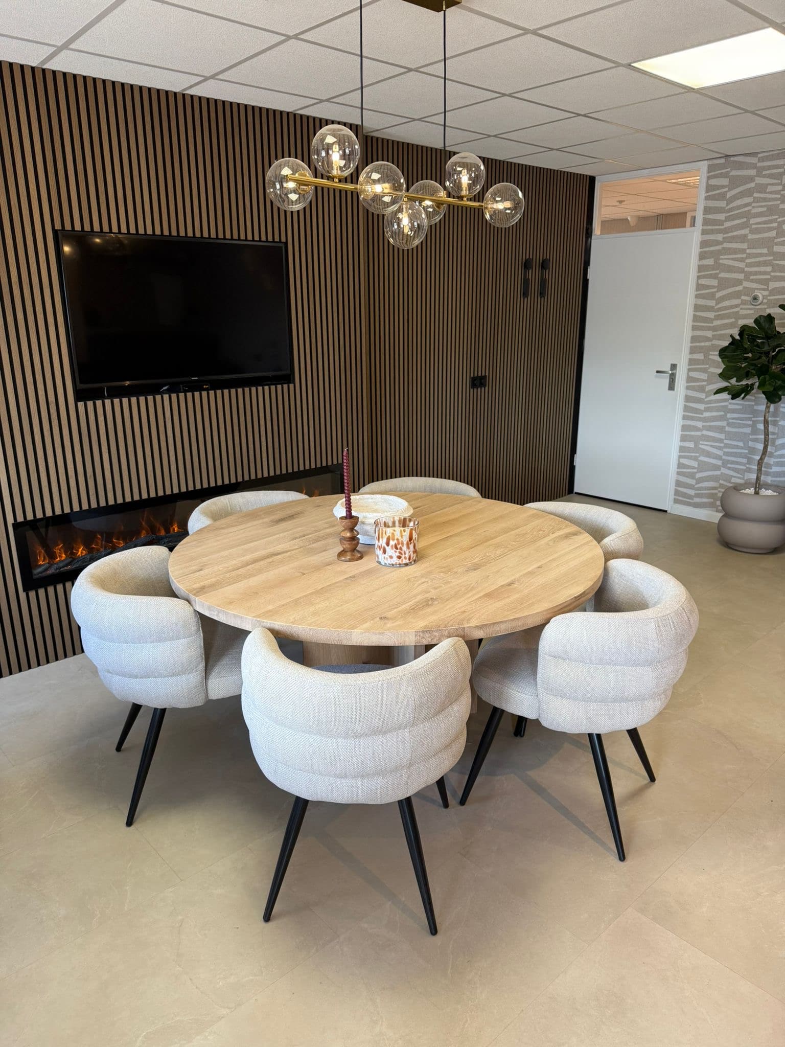 Eikenhouten tafel Milan Eikenhouten tafel Milan