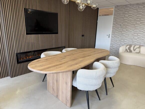 Eikenhouten tafel Lori